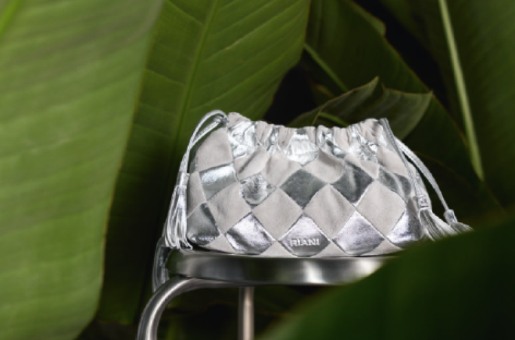  906 Silver